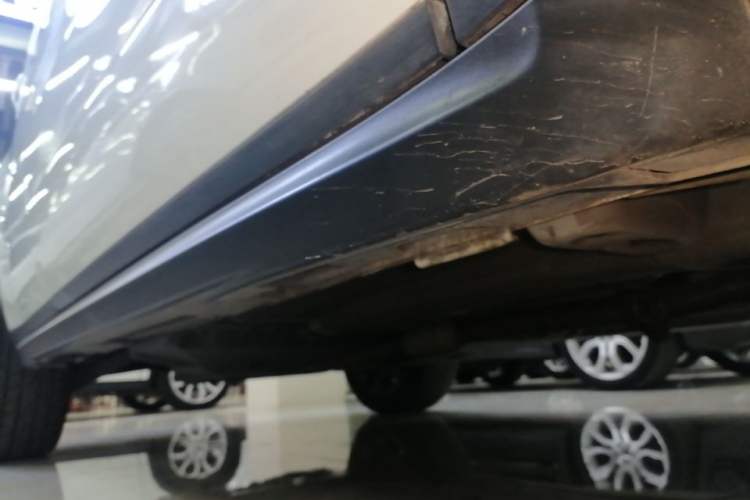 Used Land Rover Range Evoque 2014 2.0T 5-Door Ignite Edition Right Side Sill