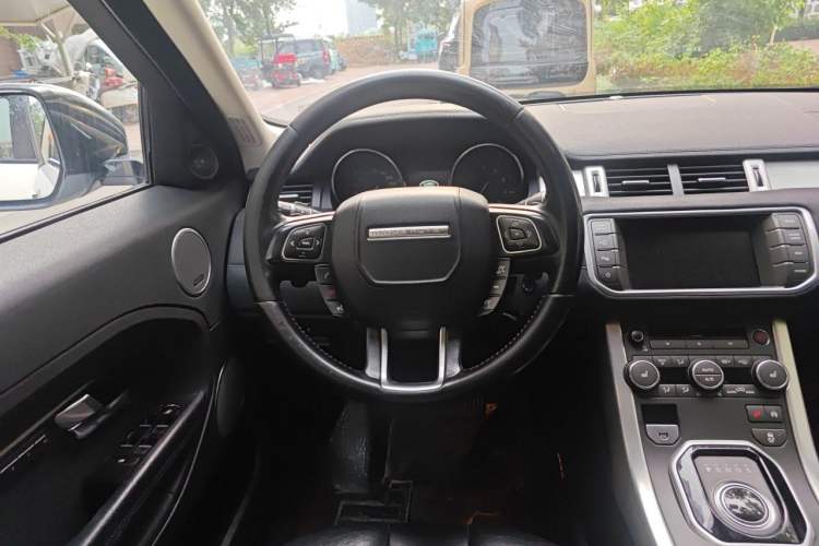 Used Land Rover Range Evoque 2014 2.0T 5-Door Luxury Edition Steering Wheel