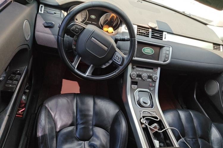Used Land Rover Range Evoque 2014 2.0T 5-Door Luxury Edition Steering Wheel