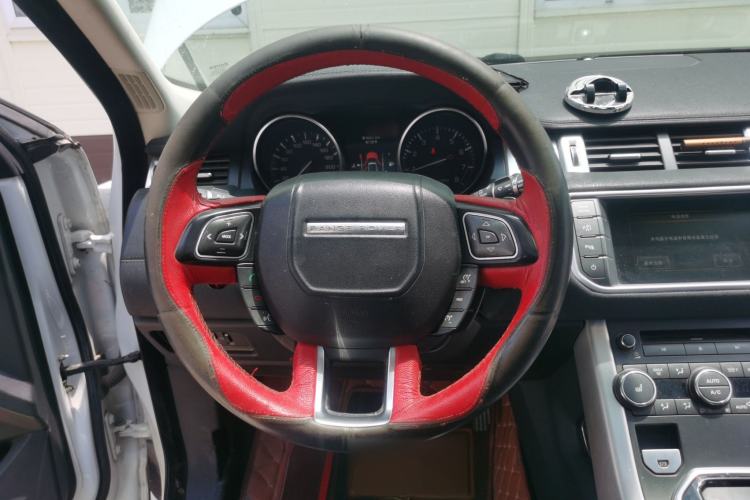 Used Land Rover Range Evoque 2014 2.0T 5-Door Luxury Edition Steering Wheel
