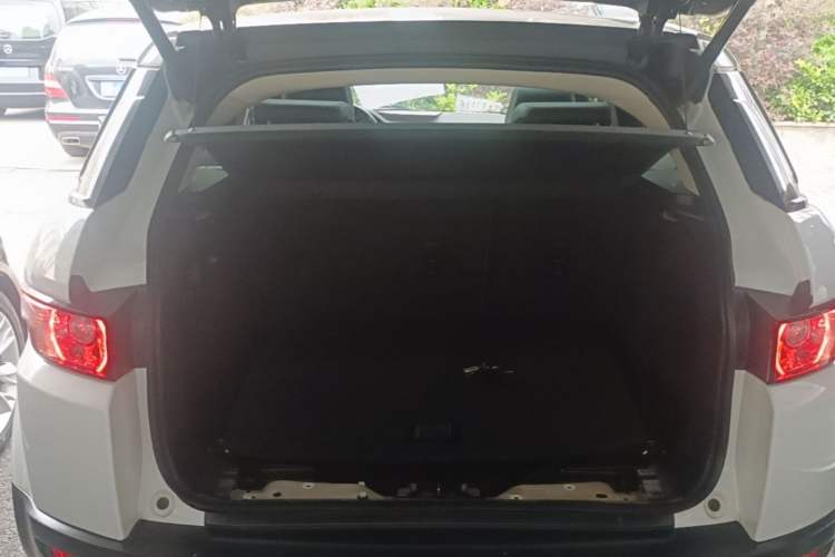 Used Land Rover Range Evoque 2014 2.0T 5-Door Luxury Edition Trunk
