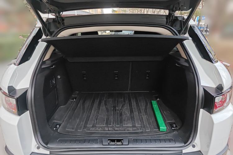 Used Land Rover Range Evoque 2014 2.0T 5-Door Luxury Edition Trunk