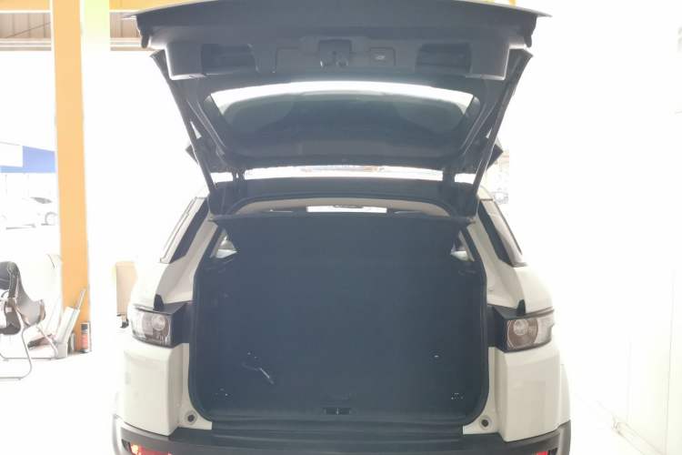 Used Land Rover Range Evoque 2014 2.0T 5-Door YAOZHEN Edition Trunk