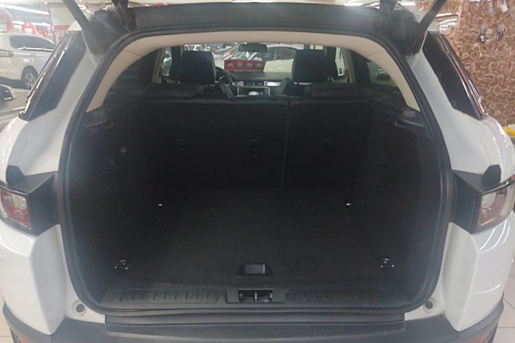 Used Land Rover Range Evoque 2014 2.0T 5-Door Luxury Edition Trunk