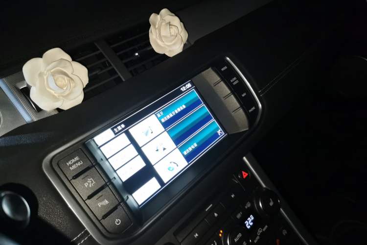 Used Land Rover Range Evoque 2014 2.0T 5-Door Ignite Edition Audio And AC Panel