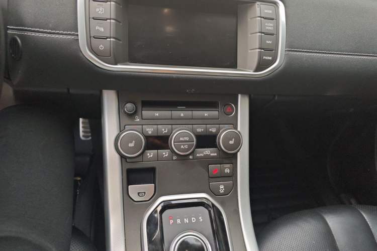 Used Land Rover Range Evoque 2014 2.0T 5-Door Ignite Edition Audio And AC Panel