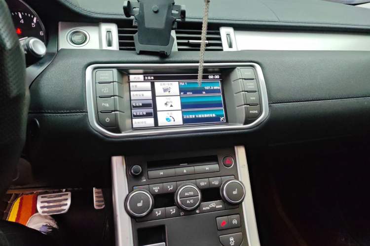 Used Land Rover Range Evoque 2014 2.0T 5-Door Ignite Edition Audio And AC Panel