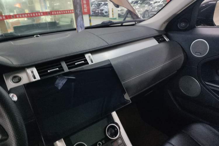 Used Land Rover Range Evoque 2014 2.0T 5-Door Ignite Edition Audio And AC Panel