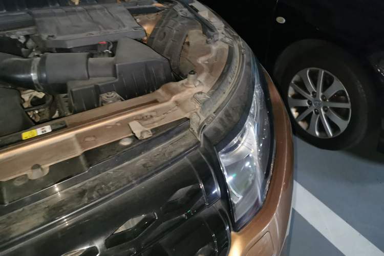 Used Land Rover Range Evoque 2014 2.0T 5-Door Ignite Edition Engine Bay Left