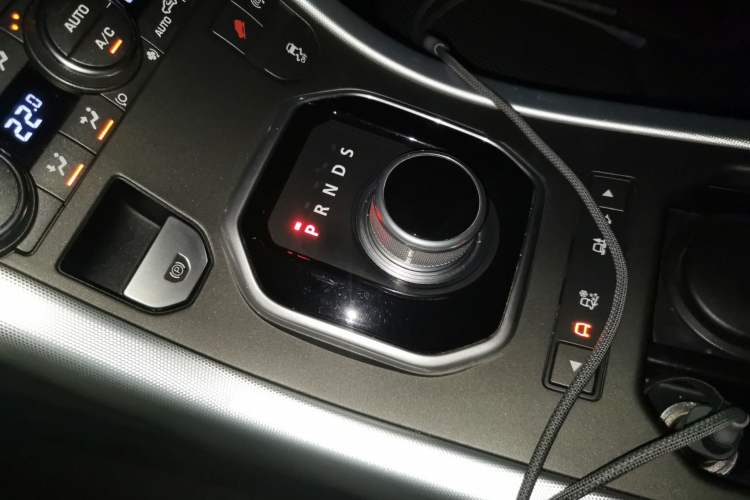 Used Land Rover Range Evoque 2014 2.0T 5-Door Ignite Edition Gear Lever