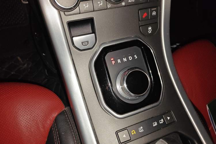 Used Land Rover Range Evoque 2014 2.0T 5-Door Ignite Edition Gear Lever