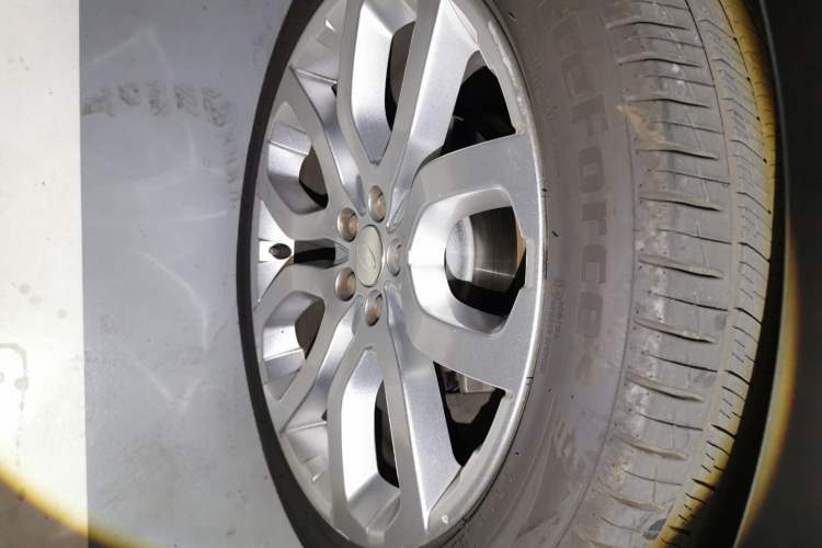 Used Land Rover Range Evoque 2014 2.0T 5-Door Ignite Edition Right Front Wheel Hub