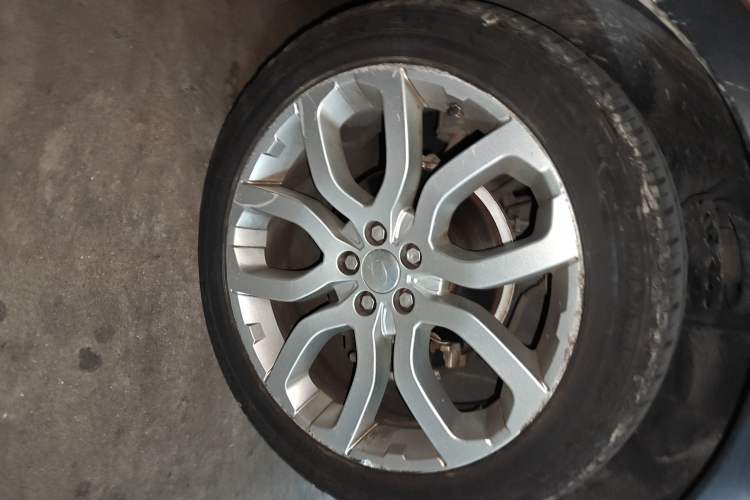 Used Land Rover Range Evoque 2014 2.0T 5-Door Ignite Edition Right Front Wheel Hub