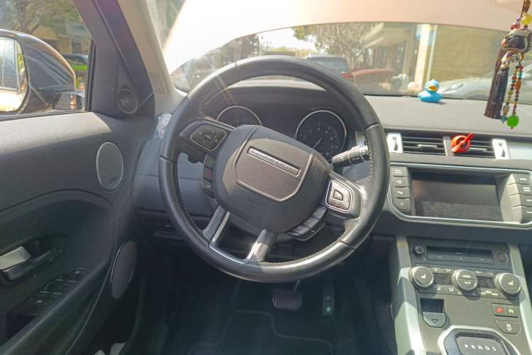Used Land Rover Range Evoque 2014 2.0T 5-Door Luxury Edition Steering Wheel