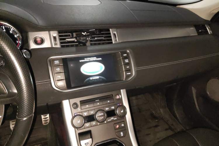 Used Land Rover Range Evoque 2015 2.0T Five-Door Sporty Edition Audio And AC Panel