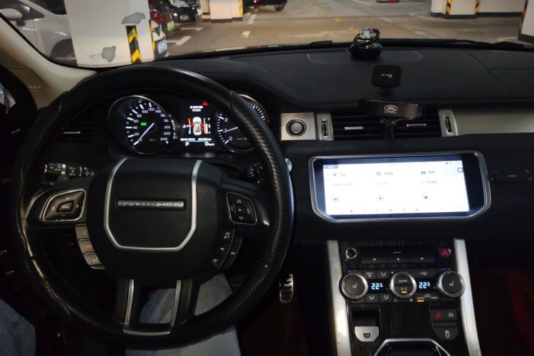 Used Land Rover Range Evoque 2015 2.0T Five-Door Zhiyao Edition Center Console