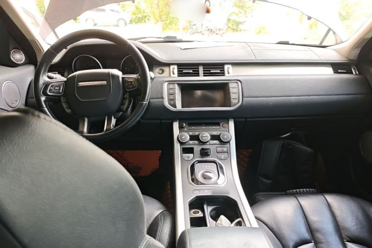 Used Land Rover Range Evoque 2015 2.0T Five-Door Zhiyao Edition Center Console