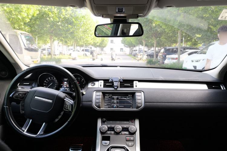 Used Land Rover Range Evoque 2015 2.0T Five-Door Zhiyao Edition Center Console