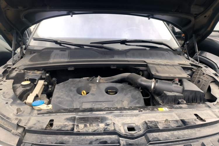 Used Land Rover Range Evoque 2015 2.0T Five-Door Zhiyao Edition Engine Bay