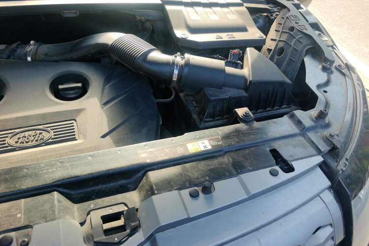 Used Land Rover Range Evoque 2015 2.0T Five-Door Zhiyao Edition Engine Bay Left