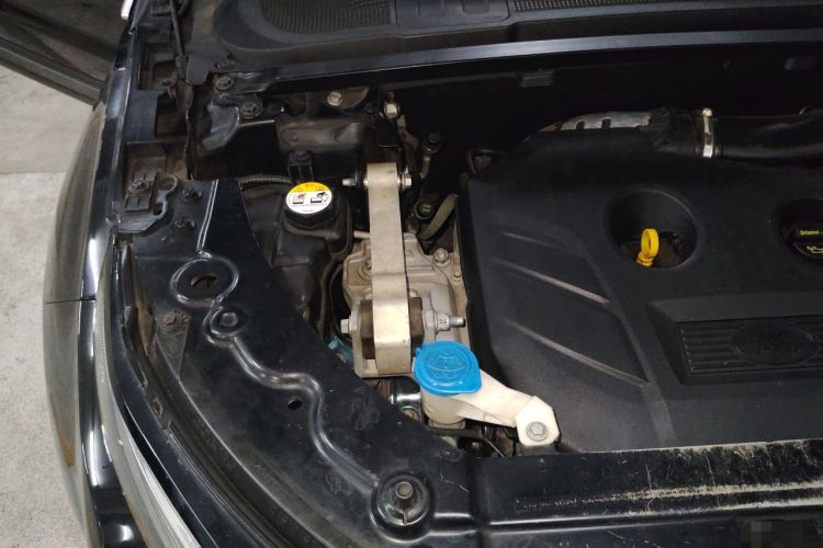 Used Land Rover Range Evoque 2015 2.0T Five-Door Zhiyao Edition Engine Bay Right