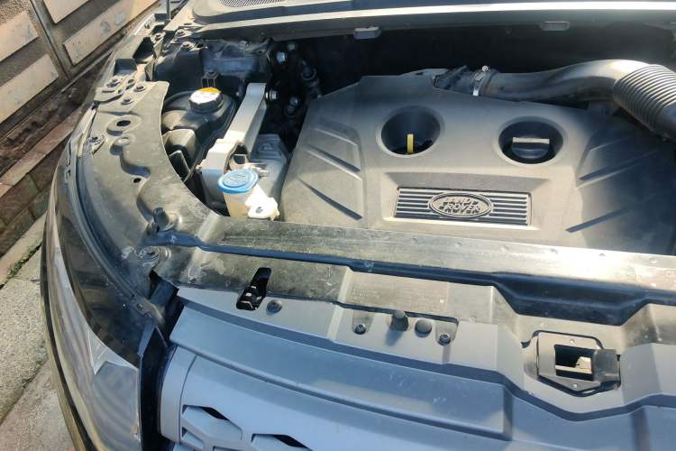 Used Land Rover Range Evoque 2015 2.0T Five-Door Zhiyao Edition Engine Bay Right