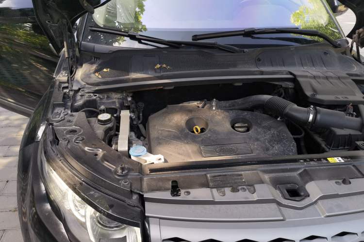 Used Land Rover Range Evoque 2015 2.0T Five-Door Zhiyao Edition Engine Bay Right