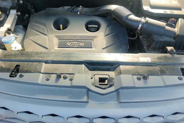 Used Land Rover Range Evoque 2015 2.0T Five-Door Zhiyao Edition Engine Bay