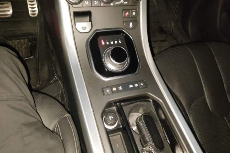 Used Land Rover Range Evoque 2015 2.0T Five-Door Sporty Edition Gear Lever