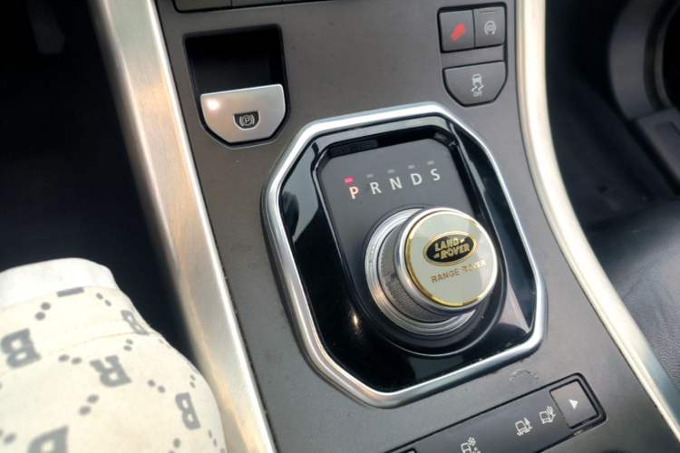 Used Land Rover Range Evoque 2015 2.0T Five-Door Zhiyao Edition Gear Lever