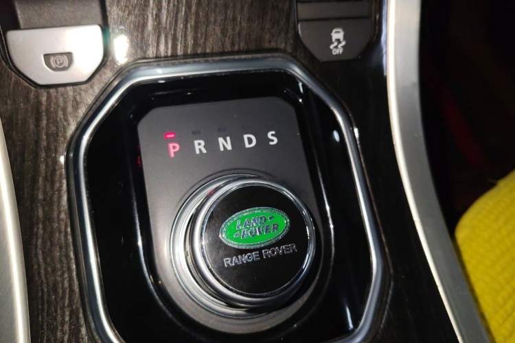 Used Land Rover Range Evoque 2015 2.0T Five-Door Zhiyao Edition Gear Lever