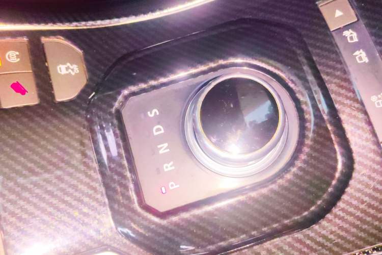 Used Land Rover Range Evoque 2015 2.0T Five-Door Zhiyao Edition Gear Lever
