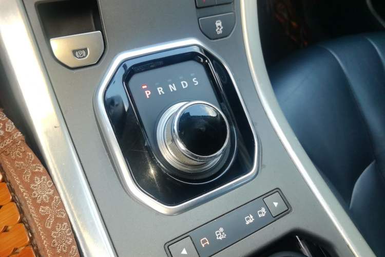 Used Land Rover Range Evoque 2015 2.0T Five-Door Zhiyao Edition Gear Lever
