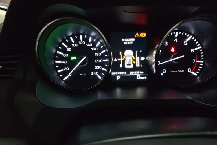 Used Land Rover Range Evoque 2015 2.0T Five-Door Zhiyao Edition Instrument Cluster