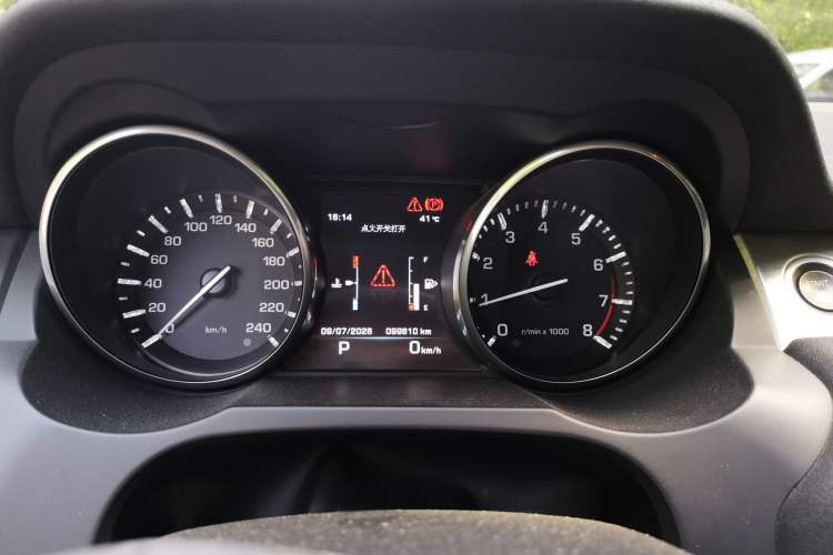 Used Land Rover Range Evoque 2015 2.0T Five-Door Zhiyao Edition Instrument Cluster