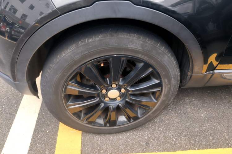 Used Land Rover Range Evoque 2015 2.0T Five-Door Zhiyao Edition Left Front Wheel Hub