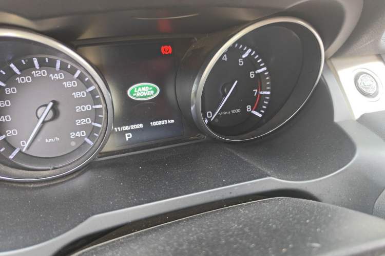 Used Land Rover Range Evoque 2015 2.0T Five-Door Zhiyao Edition Odometer Close Up