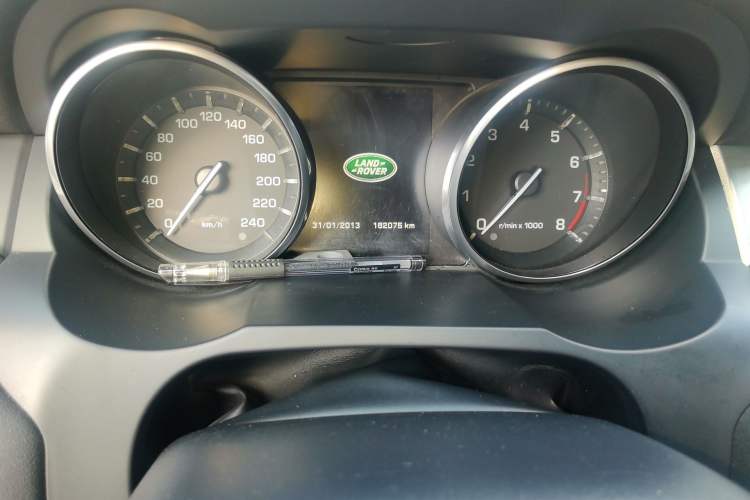 Used Land Rover Range Evoque 2015 2.0T Five-Door Zhiyao Edition Odometer Close Up