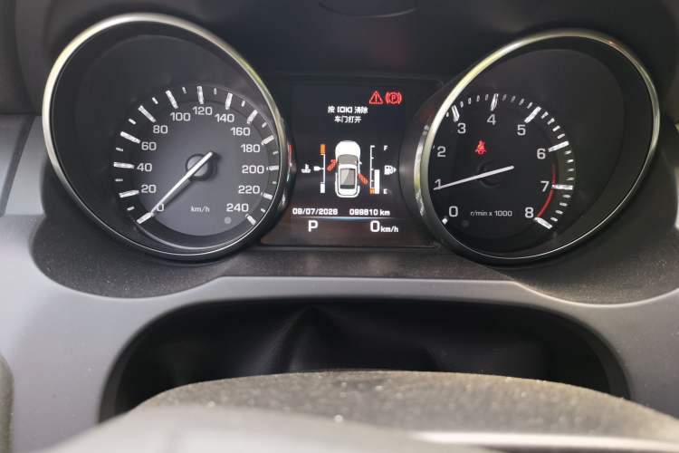 Used Land Rover Range Evoque 2015 2.0T Five-Door Zhiyao Edition Odometer Close Up