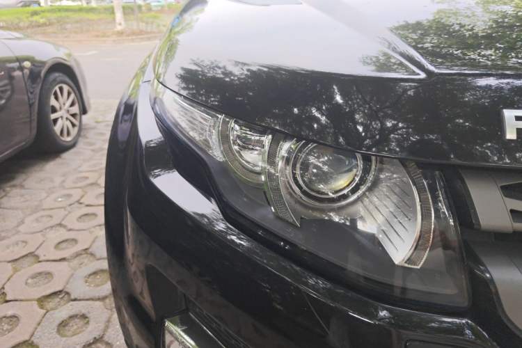 Used Land Rover Range Evoque 2015 2.0T Five-Door Zhiyao Edition Right Front Headlight