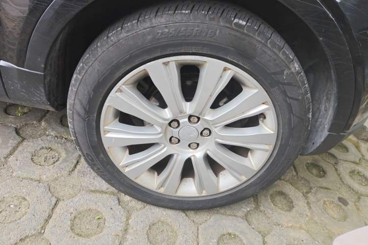 Used Land Rover Range Evoque 2015 2.0T Five-Door Zhiyao Edition Right Front Wheel Hub