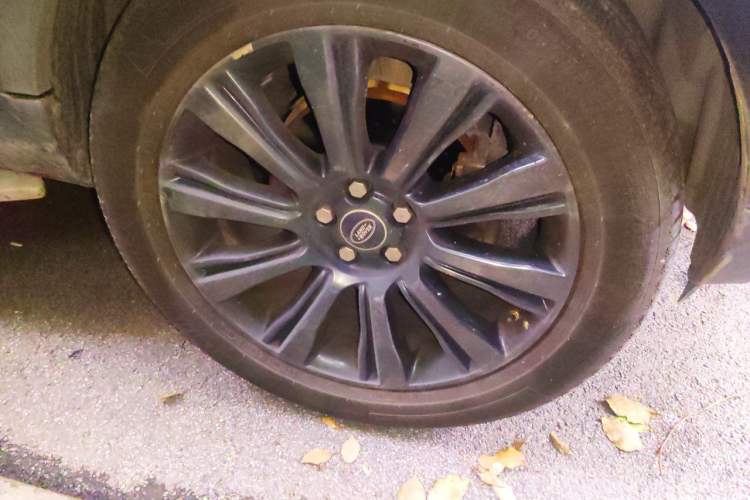Used Land Rover Range Evoque 2015 2.0T Five-Door Zhiyao Edition Right Front Wheel Hub