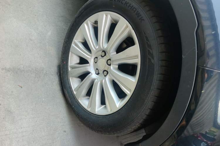 Used Land Rover Range Evoque 2015 2.0T Five-Door Zhiyao Edition Right Front Wheel Hub