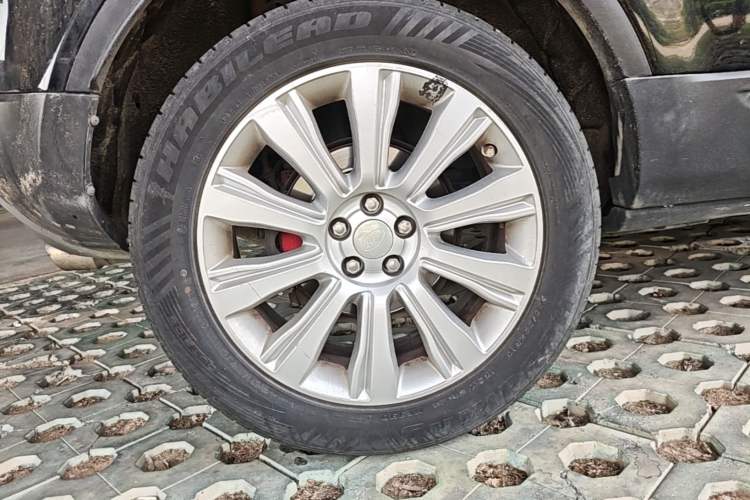 Used Land Rover Range Evoque 2015 2.0T Five-Door Zhiyao Edition Right Rear Wheel Hub