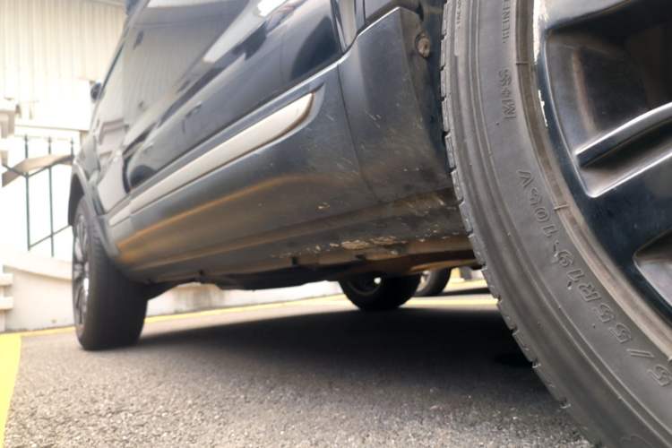 Used Land Rover Range Evoque 2015 2.0T Five-Door Zhiyao Edition Right Side Sill