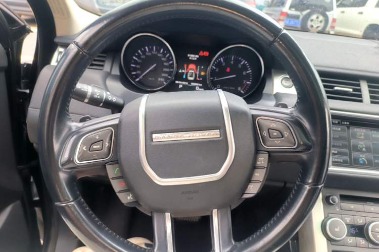 Used Land Rover Range Evoque 2015 2.0T Five-Door Zhiyao Edition Steering Wheel