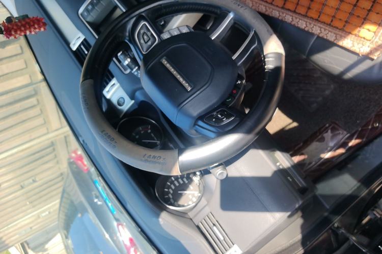 Used Land Rover Range Evoque 2015 2.0T Five-Door Zhiyao Edition Steering Wheel