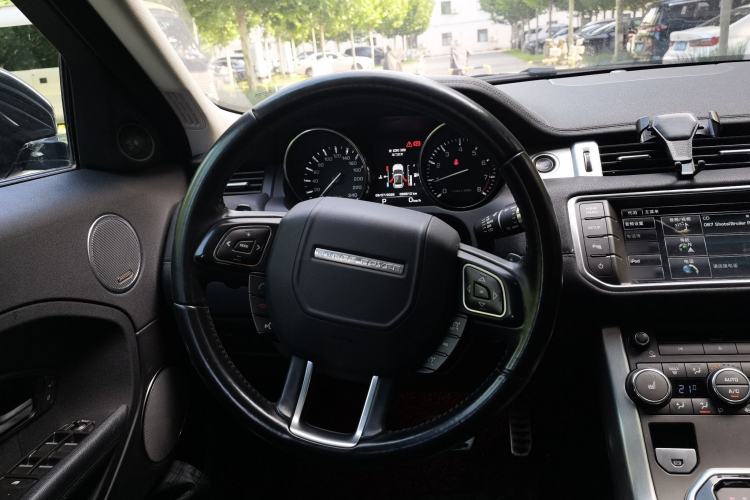 Used Land Rover Range Evoque 2015 2.0T Five-Door Zhiyao Edition Steering Wheel