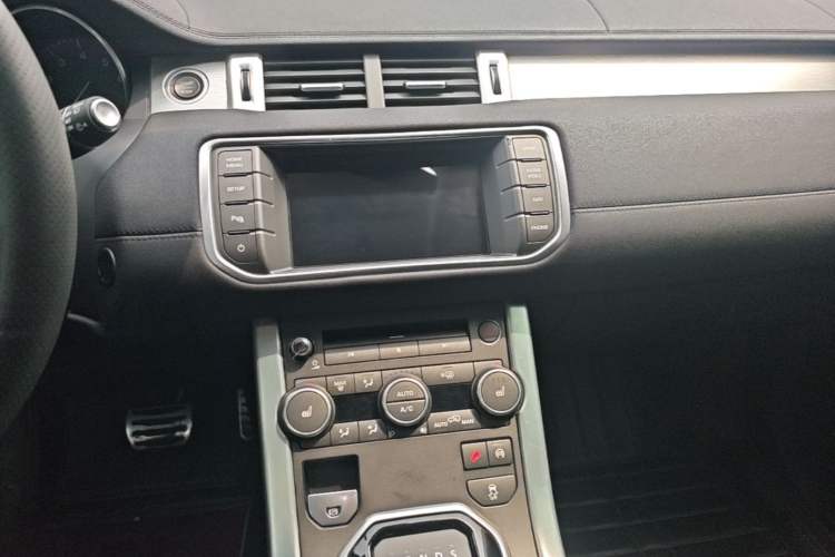 Used Land Rover Range Evoque 2015 2.0T Five-Door Zhiyao Edition Audio And AC Panel