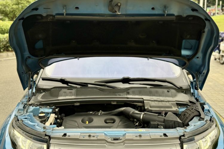 Used Land Rover Range Evoque 2015 2.0T Five-Door Zhiyao Edition Engine Bay